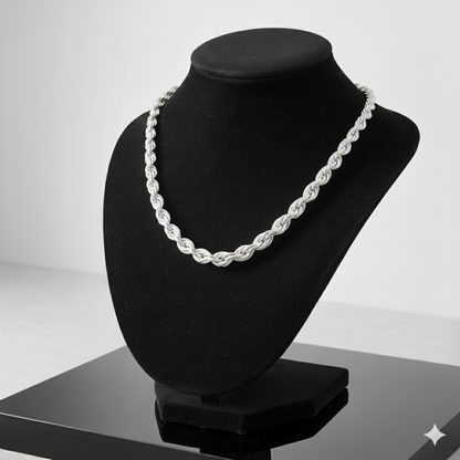 Classic twisted rope design with secure lobster clasp
